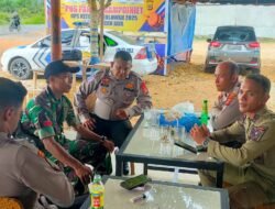 Personil Gabungan Posko Pengamanan, Luangkan Waktu Ngopi Bareng Namun Tetap Siaga