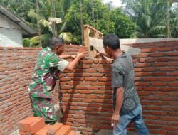 Menyasar Wilayah Binaan, Aksi Babinsa Teunom Bantu Warga Bangun Rumah Layak Huni