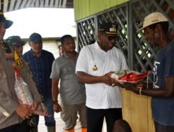 Pemda Merauke dan TNI/Polri Bergerak Cepat, Bantu Masyarakat Terdampak Banjir Rob