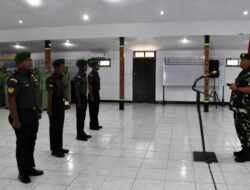 Letkol Inf Johny Berikan Penghargaan, Kenaikan Pangkat untuk Prajurit Berdedikasi