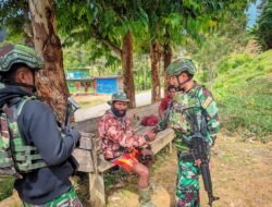 Satgas Yonif 614/RJP Berbagi Kasih, Anjangsana dan Berikan Sembako kepada Warga Kampung Bagi