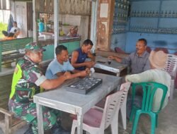 Babinsa Koramil 0105-10/Woyla Barat Koptu Edwar Isda Hariyanto Ajak Warga Gotong Royong Bersihkan Saluran Air