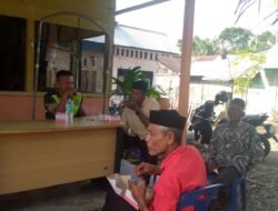 Babinsa Koramil 2/Woyla, Laksanakan Komsos Bersama dengan Tokoh Adat di Wilayah Binaan