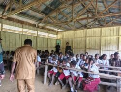 Satgas Yonif 614/RJP Bantu Pendidikan Anak-Anak SD Inpres di Papua