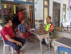 Tingkatkan Kemanunggalan TNI-Rakyat, Babinsa Koramil 10/WB Serka Rahman Rambe Laksanakan Komsos dan Anjangsana di Desa Binaan