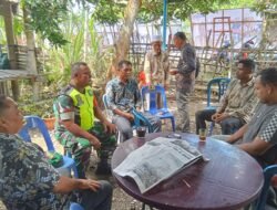 Babinsa Koramil 0105-10/Woyla Barat Gelar Komsos dan Anjangsana di Desa Binaan Ajak Warga Jaga Keamanan dan Kerukunan
