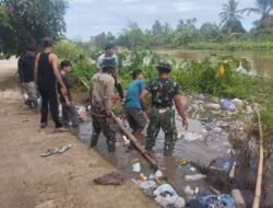 Koramil Amuntai Selatan Laksanakan Karya Bakti Pembersihan Sungai