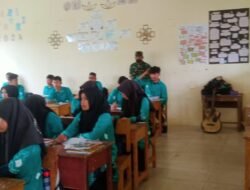 Babinsa Koramil 07/Alalak Sukses Sosialisasikan Rekrutmen TNI di MAN 1 Pulau Sugara
