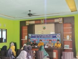 Pembagian BLT DD di Desa Tatamekar, Babinsa Koramil 1004-11/Plb Turut Hadir