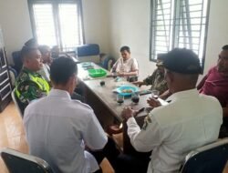Pererat Kerja Sama, Babinsa Posramil 05/PC Sertu Saifudin Sambangi Aparatur Desa Suak Awe
