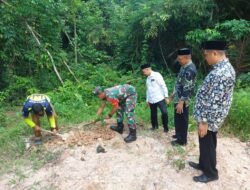 Babinsa Koramil 1003-05/Sungai Raya Berpartisipasi dalam Kegiatan Penanaman Pohon Matoa untuk Memperingati Hari Bumi