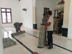 Jum’at Bersih, Babinsa Kodim 0105/Abar Wujudkan Lingkungan Ibadah yang Nyaman