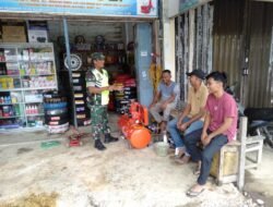 Komunikasi Sosial Babinsa Koramil 0105-10/Woyla Barat Serda Hendri Saputra dengan Masyarakat Desa Binaan