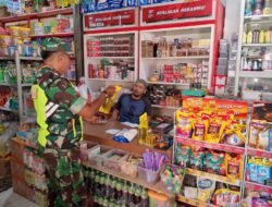 Babinsa Koramil 02/Woyla, Laksanakan Pemantauan Harga Minyak Goreng di Wilayah Binaan