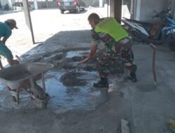 Babinsa Koramil 0105-10/Woyla Barat Ajak Ngopi Bareng Aparatur Desa Monpasong, Sosialisasikan Penerimaan Tamtama TNI AD