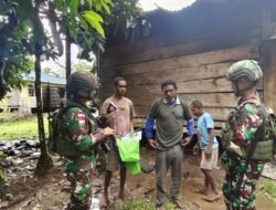 Anjangsana Satgas Yonif 614/RJP: Pakaian Layak Pakai untuk Warga Kampung Dabra