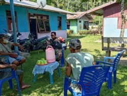 Ciptakan Hubungan Baik, Babinsa Manokwari Utara Sambangi Warga Binaannya