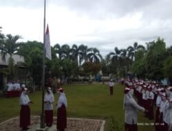 Pembinaan Teritorial, Babinsa Koramil 05/Panga Jadi Inspektur Upacara di SD N 2 Panga