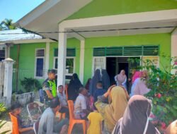 Babinsa Koramil 0105-10/Woyla Barat Sertu Budi Septiawan Amankan Kegiatan Cek Kesehatan Gratis di Kecamatan Woyla Barat