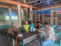 Babinsa Jalin Hubungan Baik Melalui Komsos dengan Warga