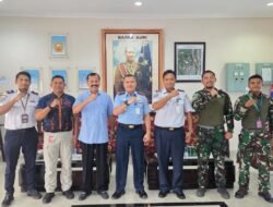 Pererat Komunikasi, Dansatgas Kopasgat Pamtas RI-PNG Kewilayahan Papua beserta Kepala UPBU Mozes Kilangin Timika Berkunjung ke Kantor Danlanud YKU