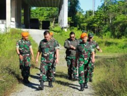 Wakil Komandan Kopasgat Tinjau Lokasi Rencana Pembangunan Satuan Baru dan Kunjungi Posko Satgas Kopasgat Pamtas RI – PNG Kewilayahan Papua 2025