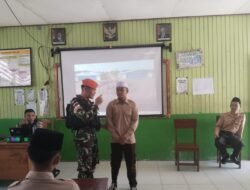 Prajurit Yonko 465 Kopasgat Tanamkan Empat Pilar Kebangsaan kepada Pelajar SMP Almadina Nabire