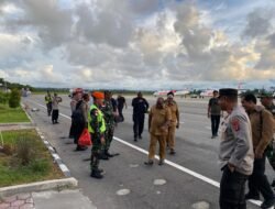 Acara Belah Kayu Doli Puncak Jaya Berjalan Lancar, Prajurit Yonko 465 Kopasgat Amankan Kedatangan dan Keberangkatan Gubernur Papua Tengah