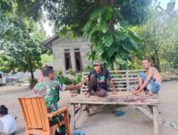 Babinsa Koramil 1625-05/Aesesa Laksanakan Komsos dengan Warga Desa Nggolombay