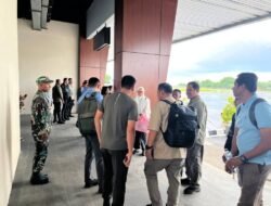 Kasi Pers Korem 161/Wira Sakti Disambut Hangat oleh Dandim 1602/Ende di Bandara Ende