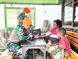 Satgas Pamtas RI-PNG Kopasgat Gelar Pemeriksaan Kesehatan Gratis Bagi Masyarakat Sekitar Bandara Wamena