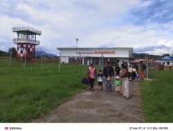 Satgas Kopasgat Pos Moenamani Kawal Penerbangan di Dogiyai, Hadirkan Keamanan dan Pelayanan bagi Masyarakat Papua