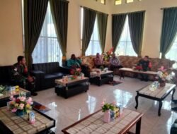 Satgas Kopasgat Pos Enarotali Dampingi Gubernur Papua Tengah Tinjau Stabilitas Keamanan
