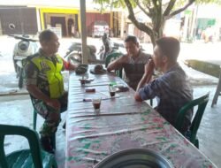 Babinsa Koramil 0105-10/Woyla Barat Laksanakan Komsos, Sosialisasikan Penerimaan TNI Tanpa Biaya di Desa Binaan