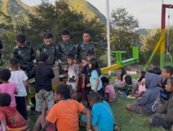 Satgas Yonif 614/RJP Bagikan Snack Gratis kepada Anak-anak Papua