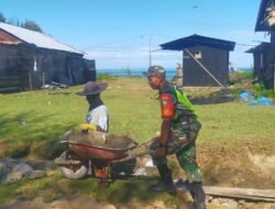 Aksi Babinsa Peduli Lingkungan, Karya Bakti Pembuatan Parit dengan Warga di Wilayah Binaan