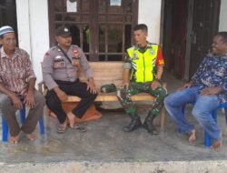 Melalui Kegiatan Komsos, Babinsa dan Bhabinkamtibmas Bersama-sama Cegah Berita Hoaks di Masyarakat