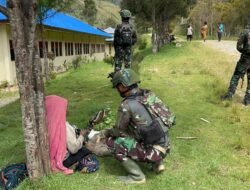 Satgas Yonif 614/RJP Bantu Petani dengan Memborong Hasil Tani