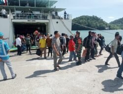 Babinsa Koramil 04/Krueng Sabee Pantau Arus Liburan di Pelabuhan Calang