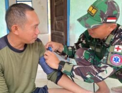 Tim Kesehatan Kodim 1009/Tanah Laut Siaga Bantu Warga dalam TMMD ke-124