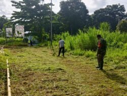 Peduli Kondisi Lingkungan, Babinsa Manokwari Utara Ajak Warganya Bersihkan Lingkungan Kampung