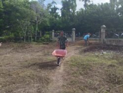 Babinsa Posramil Darul Hikmah Kodim 0114/Aceh Jaya bersama Masyarakat Gelar Gotong Royong di Desa Blang Dalam