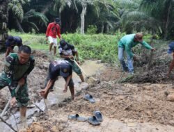 Kolaborasi TNI AD dan Warga Mansapa Nunukan dalam TMMD Ke-124