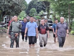 Pangdam VI/Mulawarman Tinjau Lokasi Bencana Banjir di Yonif 611/Awang Long
