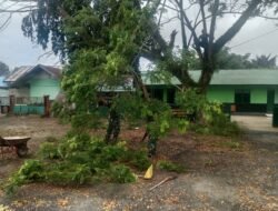 Kegiatan Pembersihan Pangkalan Koramil 1010-02/Tambaruntung