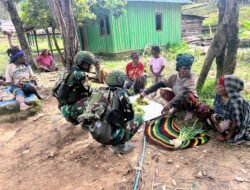 Satgas Pamtas Yonif 614/RJP Bantu Mama-Mama Papua Jual Hasil Bumi