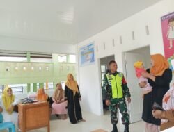 Babinsa Koramil 09/Samatiga Aktif Dampingi Kegiatan Posyandu di Desa Rangkileh