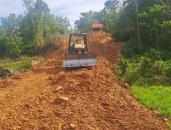 TNI Turun Tangan, Jalan Impian di Perbatasan Langsung Mulus!