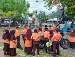 Babinsa Jaya Ajak Siswa SD Negeri 1 Jaya Gemar Membaca Lewat Motor Pintar