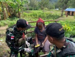 Masyarakat Kampung Bugumbak Terima Pelayanan Kesehatan dari Satgas Yonif 614/RJP